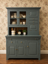 Lisa Vintage Pine Hutch