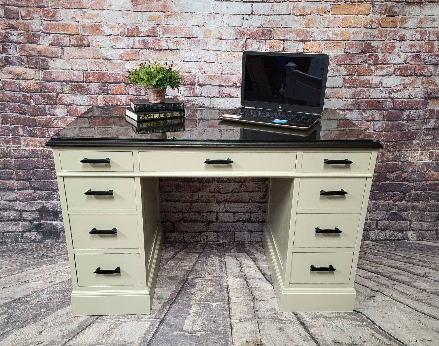 Sugh on sale lowry desk