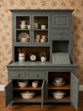 Lisa Vintage Pine Hutch