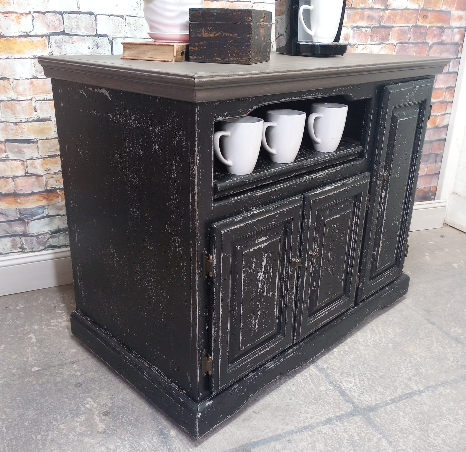 Greenock Solid Wood 2 Tone Coffee Bar Cabinet With Hutch